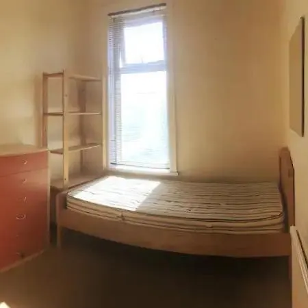 Single Room - Town & University Nearby, 24H Bus, Airport-Linked Manchester Exterior photo
