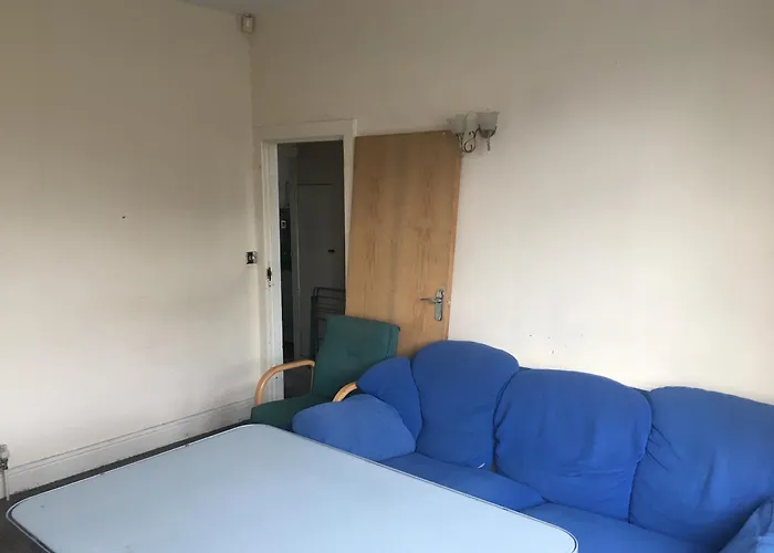 Single Room - Town & University Nearby, 24H Bus, Airport-Linked