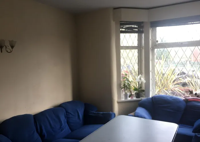 Single Room - Town & University Nearby, 24H Bus, Airport-Linked