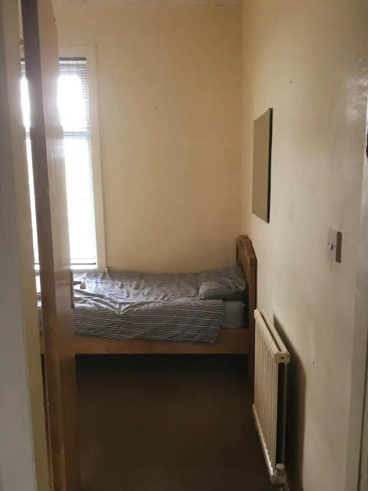 Single - Town & Nearby, 24h Bus, Airport-linked * Manchester
