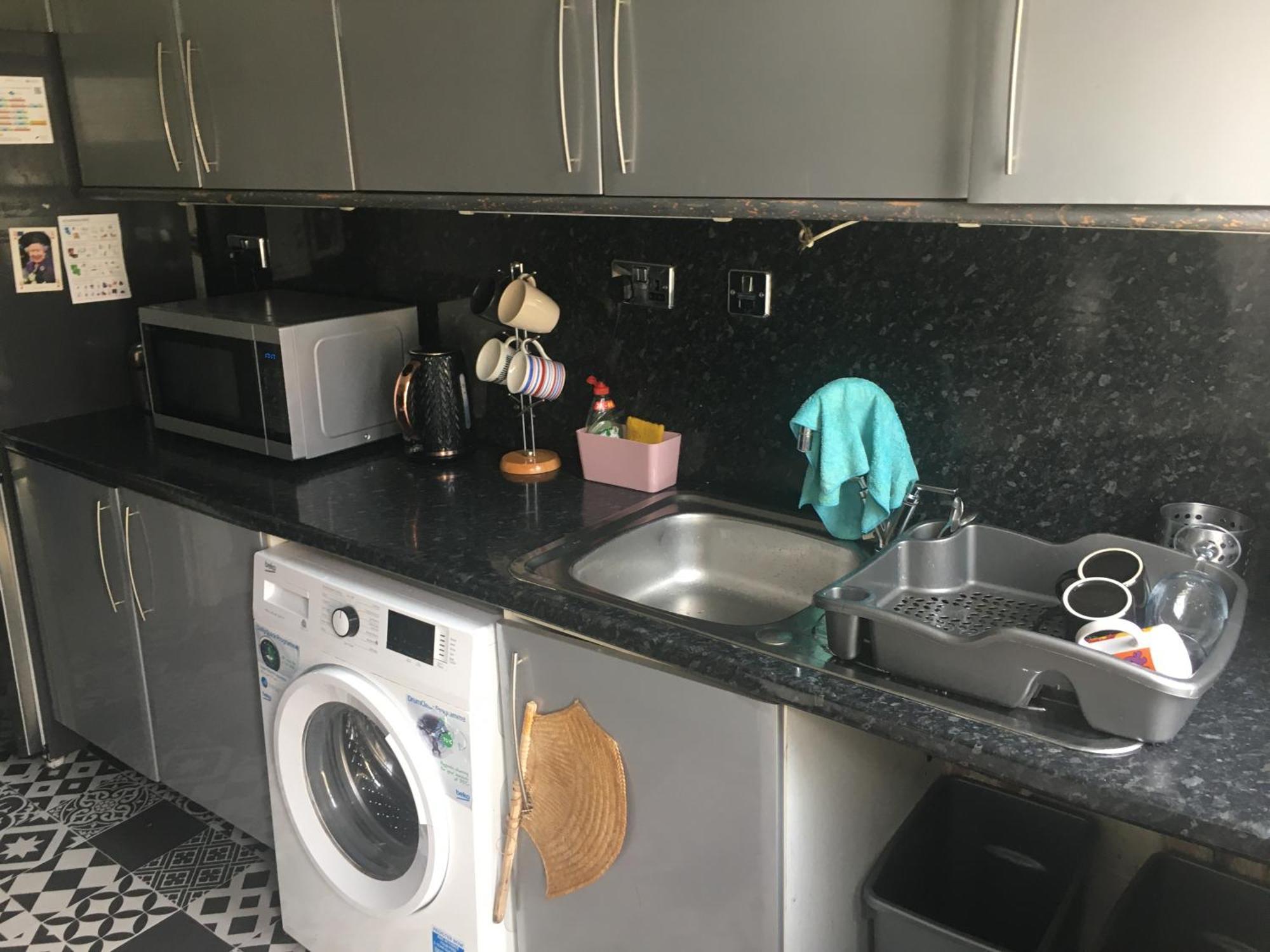 Single - Town & Nearby, 24h Bus, Airport-linked * Manchester
