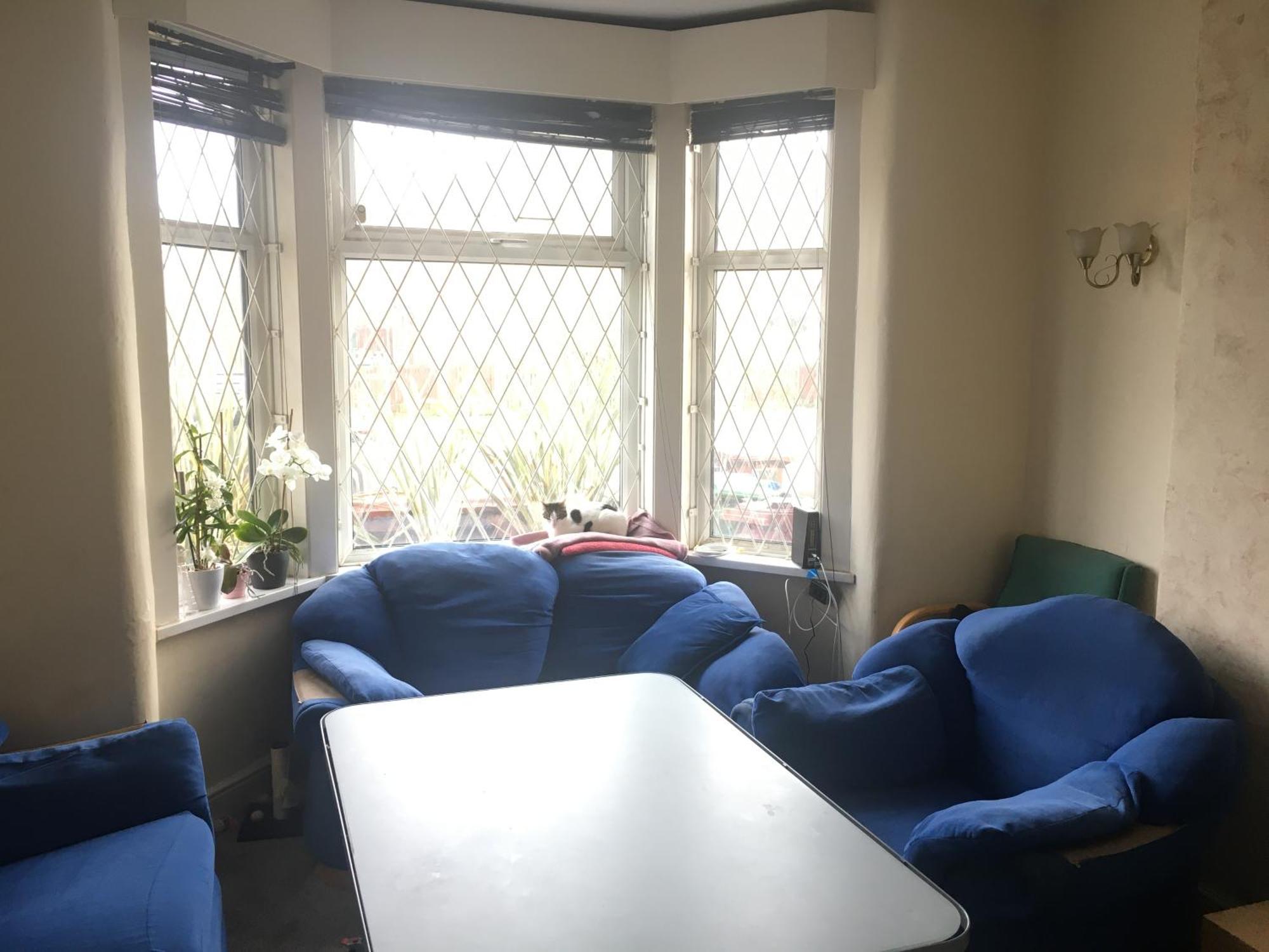 Single - Town & Nearby, 24h Bus, Airport-linked * Manchester